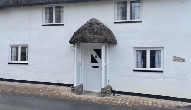 Newly refurbished thatched cottage in beautiful sleepy village