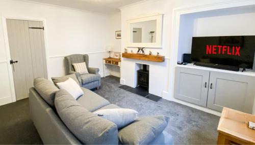 Newly Refurbished 2-Bed with Patio, Netflix & Wi-Fi