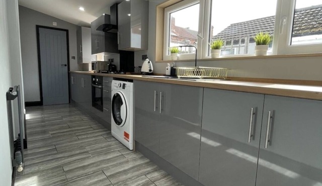 Newly refurbished 3 bedroom/2 bathroom house