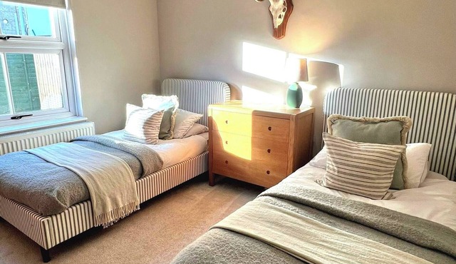 Newly Refurbished Bungalow- Large Garden- Parking