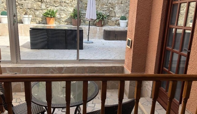 Newly refurbished furnished studio with superb mountain views from the terrace