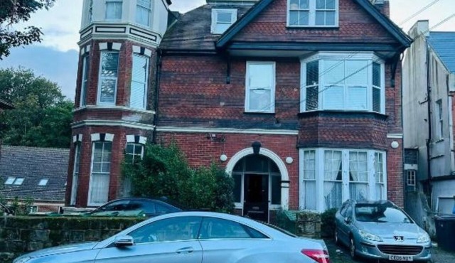 Newly refurbished two bedrooms flat