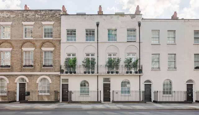 Newly refurbished Georgian 6-bed 3-bath central townhouse