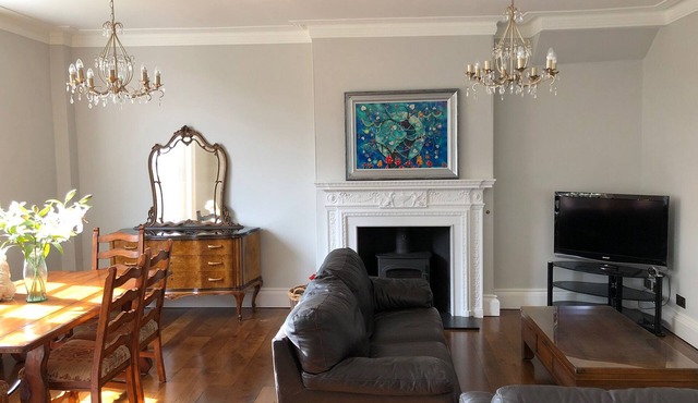 Newly Refurbished Luxury Apartment in 17th Century Manor House