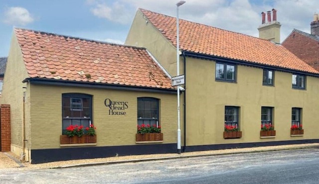 Newly Refurbished Open Plan House Close to Beach