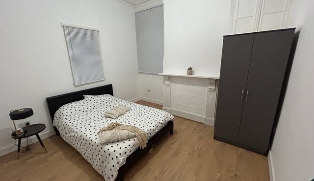 Newly Refurbished Spacious and Bright House.7 min Drive to Nottingham Centre