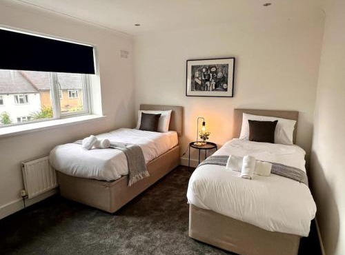 Newly Refurbished Sleep 6 Free Parking