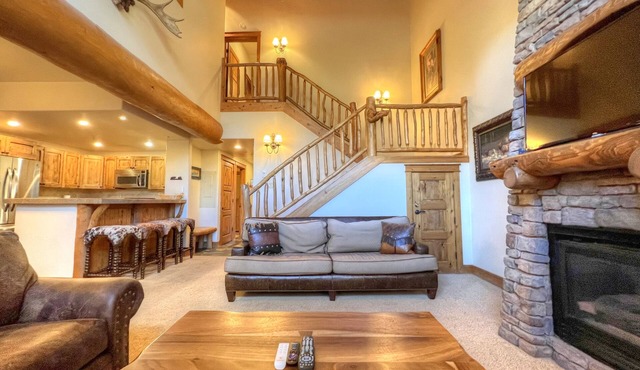 Newly refurnished, 4 Bedroom Condo across from West Wall Lift