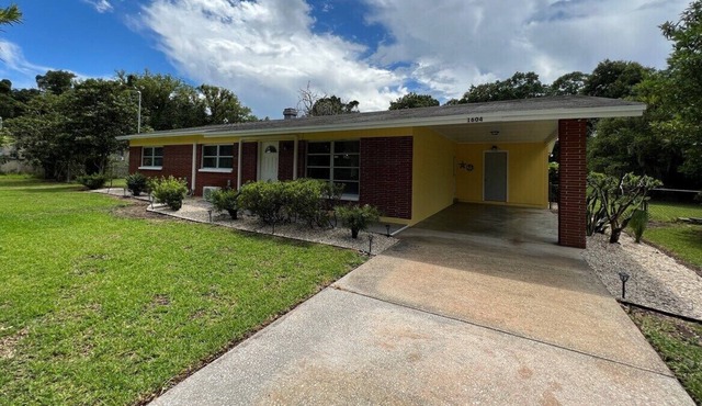 Newly remodel Home w/ large private outdoor space