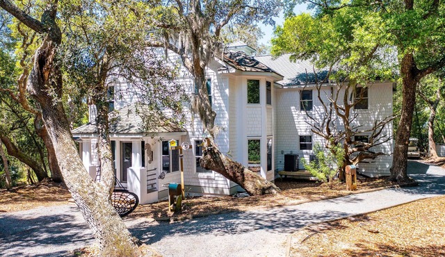 Newly Remodeled - Secret Gem, Wooded, Private, Close to Beach, Market & BHI Club