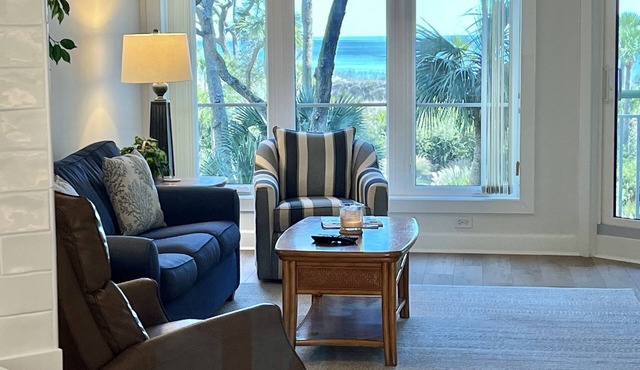 Newly Remodeled! Luxury Oceanfront with 2 BeachBikes, Beach Chairs and Umbrella