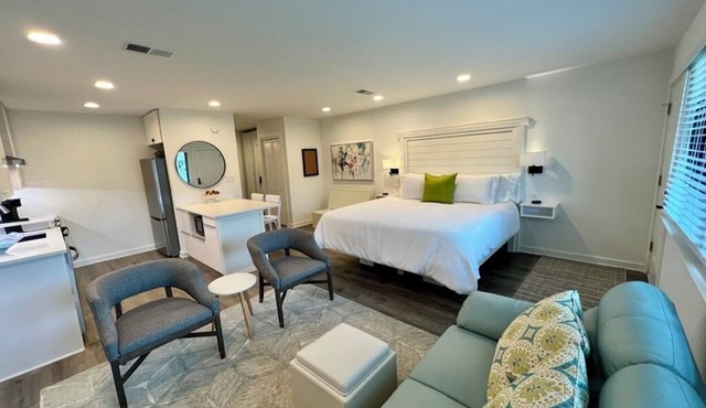 Newly remodeled, heart of Seagrove Beach, 100 yards to beach!