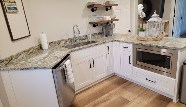 Newly Remodeled 1 Bedroom on River