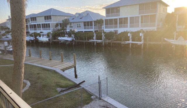 Newly remodeled 1 bedroom suite in Goodland Fl. fishing island of Marco Island