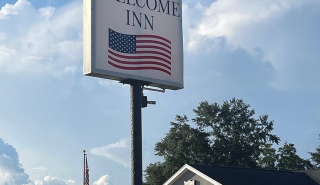 Newly remodeled 14-room hotel in charming St. Mary's .