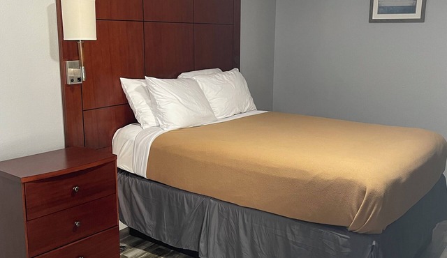 Newly remodeled 14-room hotel in charming St. Mary's .