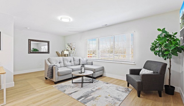 Newly Remodeled 1BR/1BA Apt - Close To It All!