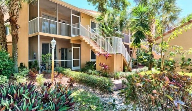 Newly Remodeled 1st Floor End Unit With Gorgeous Lake Views In Falling Waters!