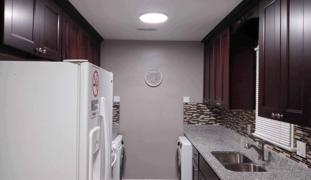 NEWLY REMODELED 2 BEDROOM DUPLEX