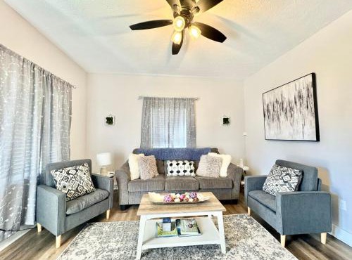 Newly Remodeled 2 Bedroom Home in Shelbyville Family Friendly