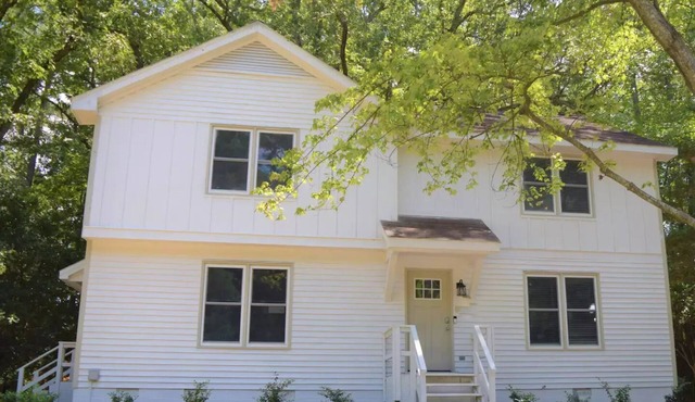 Newly Remodeled 2 BR Townhomen
