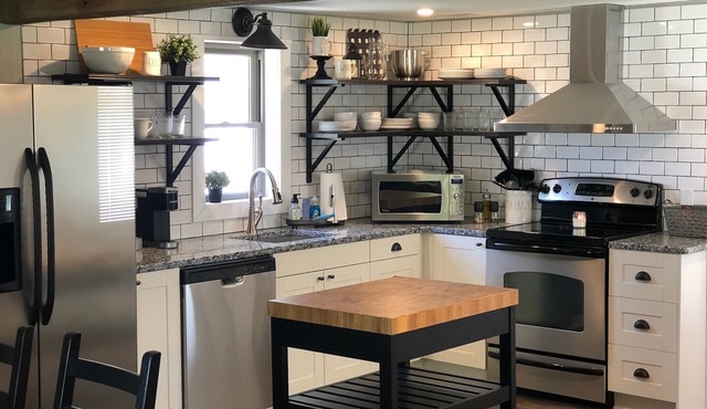 Newly Remodeled 2 BR Private Home w/King Bed