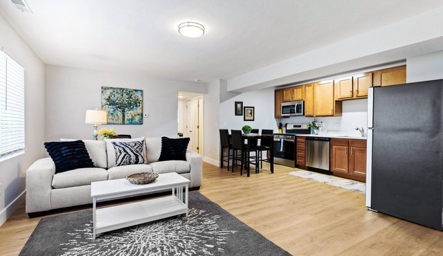 Newly Remodeled 2BR/1BA Apt - Close To It All!