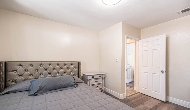 Newly Remodeled 2bedroom Apartment by the Riverside Plaza