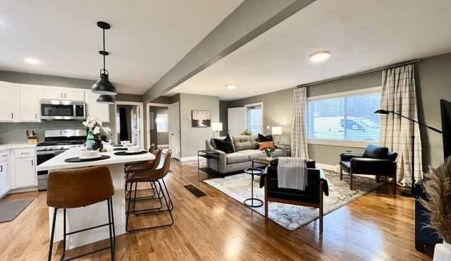 Newly Remodeled 2BR/1BA House