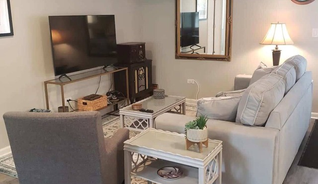 Newly Remodeled 2BR 2BA Home ★ Close to Barrington