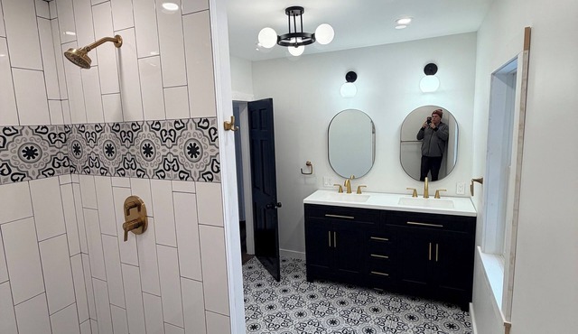 Newly remodeled 3-bed house sleeps 8 in Oneonta 1/2 mile from Allstar village