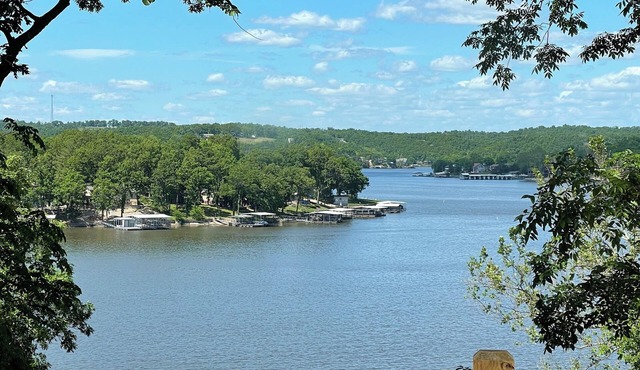 Newly Remodeled 3-bedroom house with Amazing Views of the Lake!