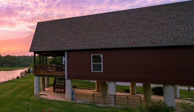 Newly Remodeled! 3-Bedroom Cabin on The Banks of The Current River in Doniphan