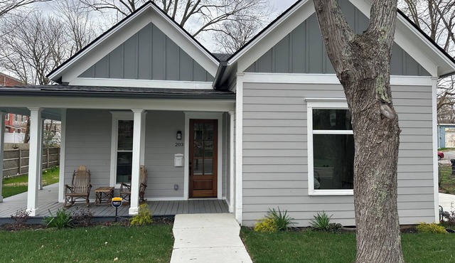 Newly remodeled 3 bedroom 2 bath within 5 min of Old Town Dickson dog Friendly