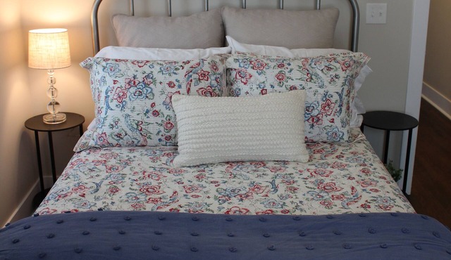 Newly remodeled 3-bedroom house in Austin. Family-friendly with WiFi!