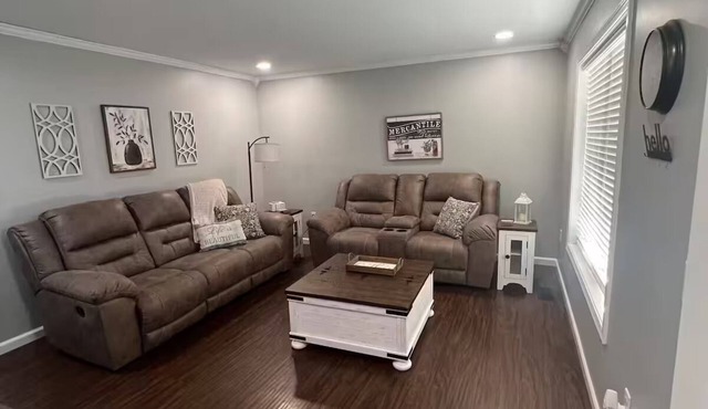 Newly Remodeled 3-BR house close City of Madisonville & Marh Park Abortorium.