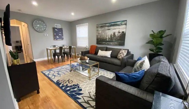 Newly remodeled 3BR APT w/prkng, near public transportation, highways, & shops