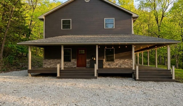 Newly Remodeled 3BR Riverfront Apartment w/WiFi, Garage & Private Access