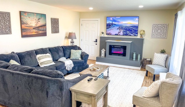Newly remodeled 4 bedroom 3 bath house with giant fenced back yard and hot tub!
