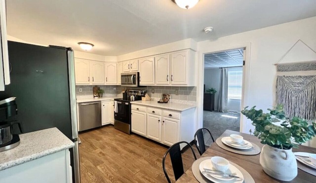 Newly Remodeled 4BR/1.5BA Home - Sleeps 8!