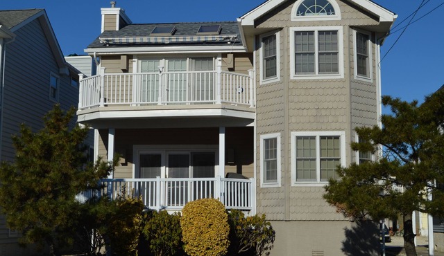 Newly remodeled, 4BR Condo only 1.5 block to beach