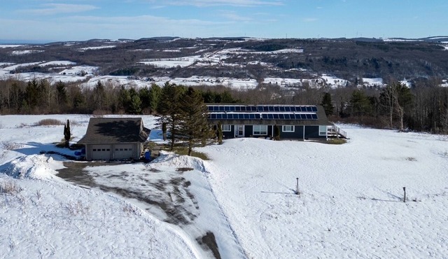 Newly remodeled 5 bdrm/3 bth house in Cazenovia, sleeps 10, close to village!