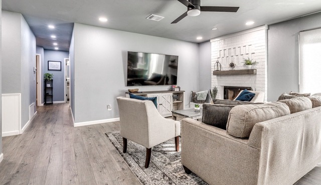 Newly remodeled 5BD- just 10 mins from airport!