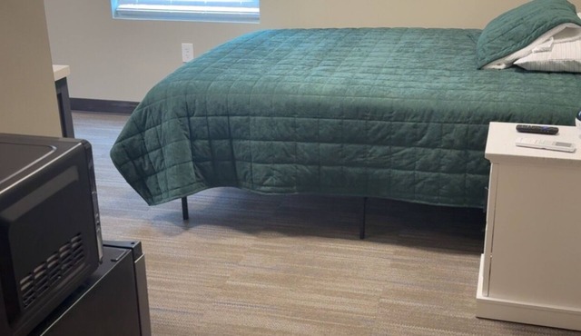 Newly Remodeled! - A4 Queen Rm Private Bathroom, Shared Shower (Lockable)