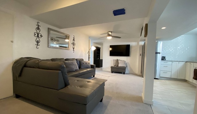 Newly Remodeled Apartment Minutes from any major Shopping