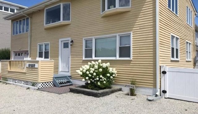 Newly Remodeled Bayside 1st Floor Unit Close to The Beach