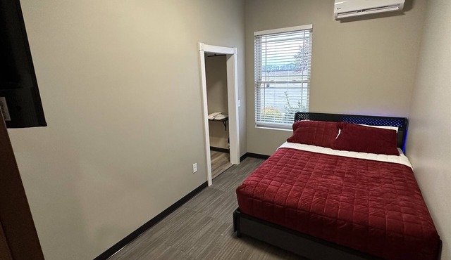 Newly Remodeled! B5 - Two Room Suite, King & Queen