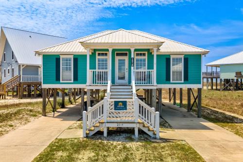 Newly remodeled bay view home with high-speed WiFi central AC and gas grill