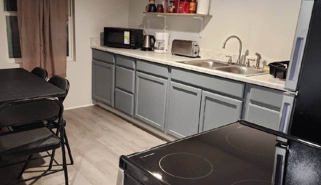 Newly Remodeled Basement Studio!