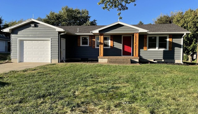 Newly Remodeled Beautiful Home With Perfect Location for Travelers!